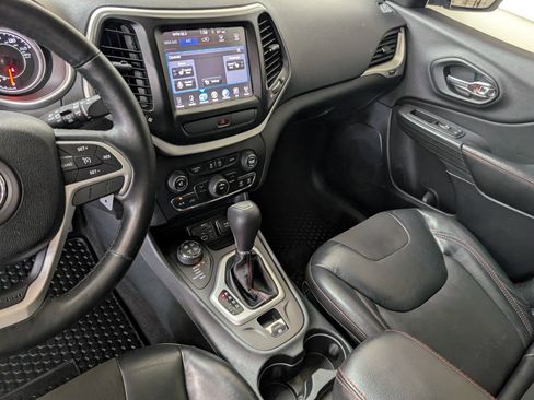Used 2016 Jeep Cherokee Trailhawk w/ Cold Weather Group AWD/4WD image 12
