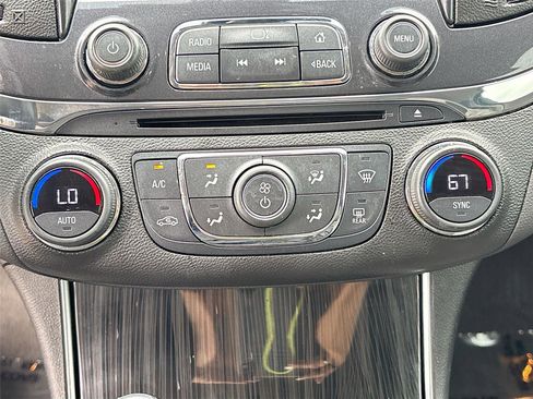 Used 2018 Chevrolet Impala Premier w/ Premier Confidence Package image 16