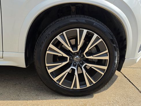 Used 2020 Volvo XC90 T6 Momentum AWD/4WD image 16