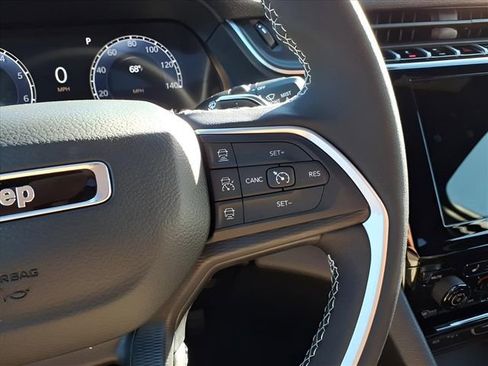 New 2025 Jeep Grand Cherokee Laredo X w/ Luxury Tech Group I image 23