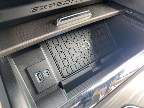 Certified 2024 Ford Expedition Limited image 35
