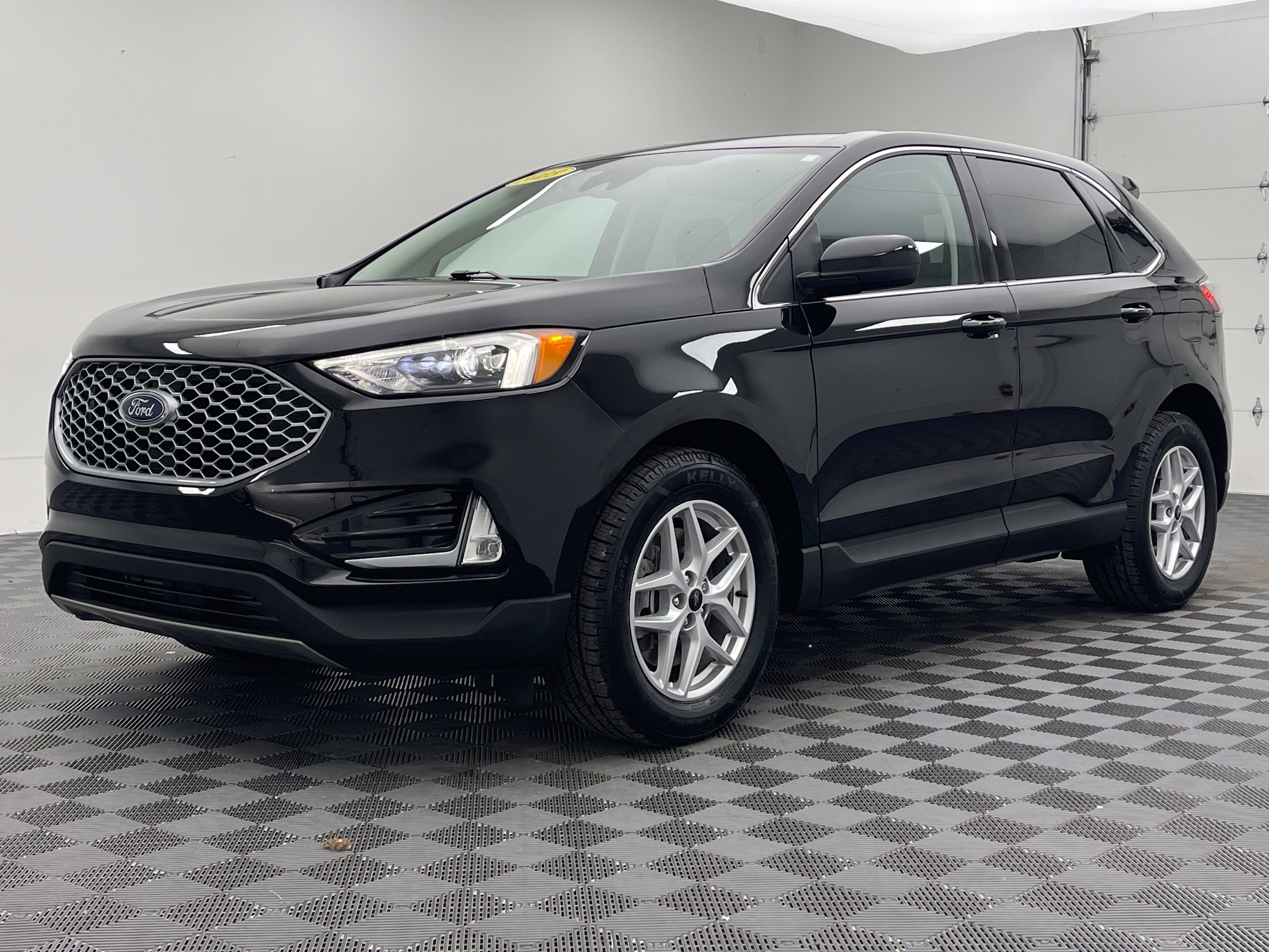 Used 2023 Ford Edge SEL w/ Convenience Package AWD/4WD image 2
