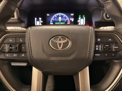 Used 2025 Toyota 4Runner SR5 AWD/4WD image 20