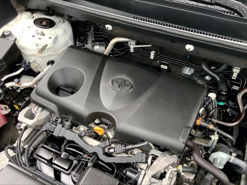 Used 2021 Toyota RAV4 XLE FWD image 35