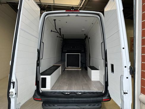 Used 2023 Mercedes-Benz Sprinter 2500 image 7