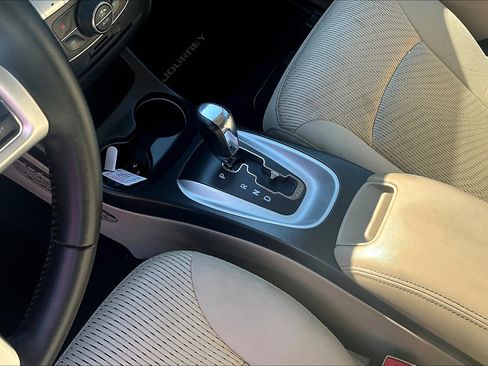 Used 2017 Dodge Journey SE w/ Flexible Seating Group image 14