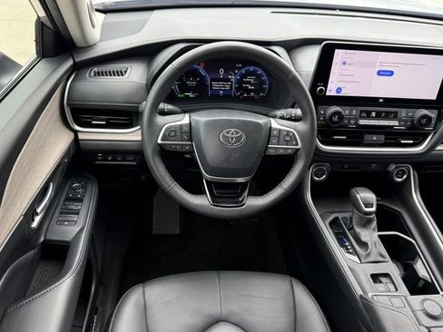Used 2024 Toyota Grand Highlander AWD Hybrid image 27