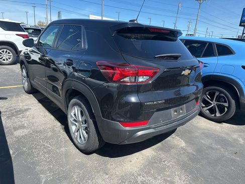 Used 2024 Chevrolet TrailBlazer LS w/ LS Convenience Package FWD image 4