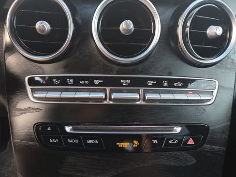 Used 2019 Mercedes-Benz GLC 350e 4MATIC image 27