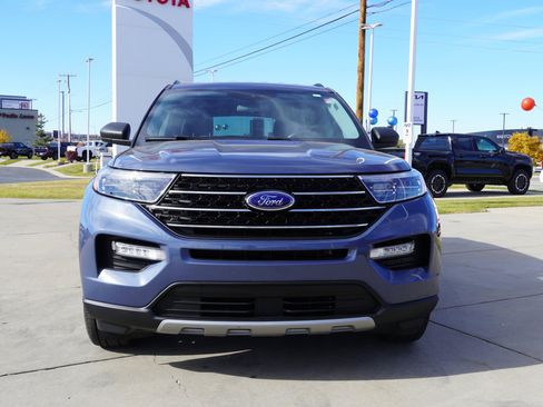 Used 2021 Ford Explorer XLT w/ Equipment Group 202A image 3