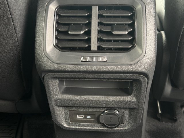 Used 2024 Volkswagen Tiguan SE R-Line FWD image 16