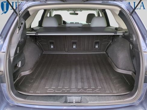Used 2018 Subaru Outback 3.6R Limited AWD/4WD image 9