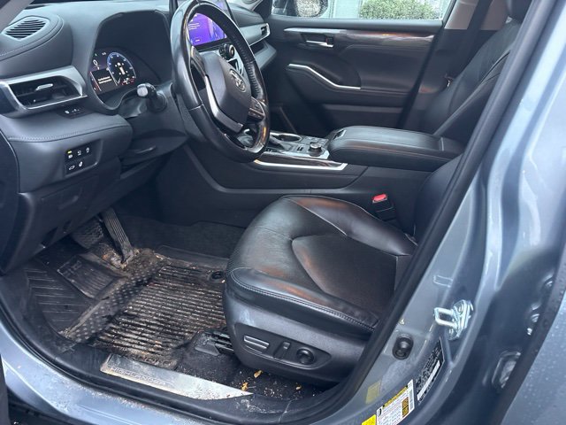 Used 2023 Toyota Highlander Platinum AWD/4WD image 30