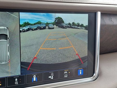 Used 2023 GMC Yukon Denali AWD/4WD image 4