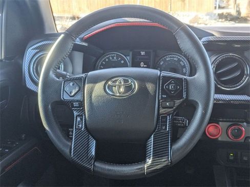 Used 2022 Toyota Tacoma TRD Off-Road image 18