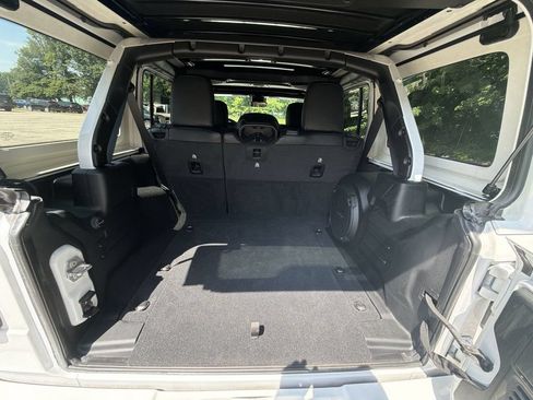 Used 2021 Jeep Wrangler Unlimited Sahara AWD/4WD image 26