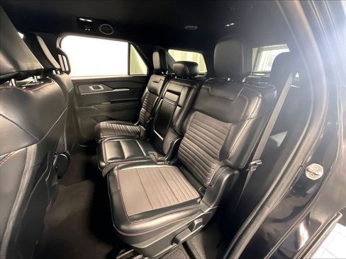 Used 2025 Ford Explorer ST-Line w/ ST-Line Street Pack AWD/4WD image 15