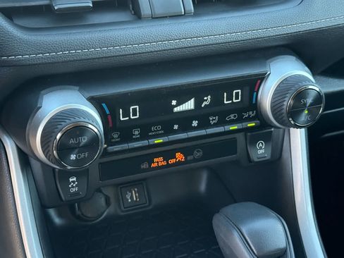 Used 2025 Toyota RAV4 XLE AWD/4WD image 22