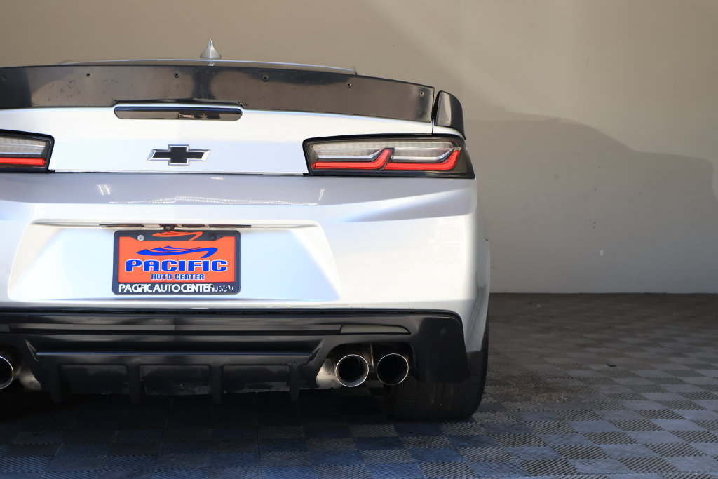 Used 2018 Chevrolet Camaro SS RWD image 13