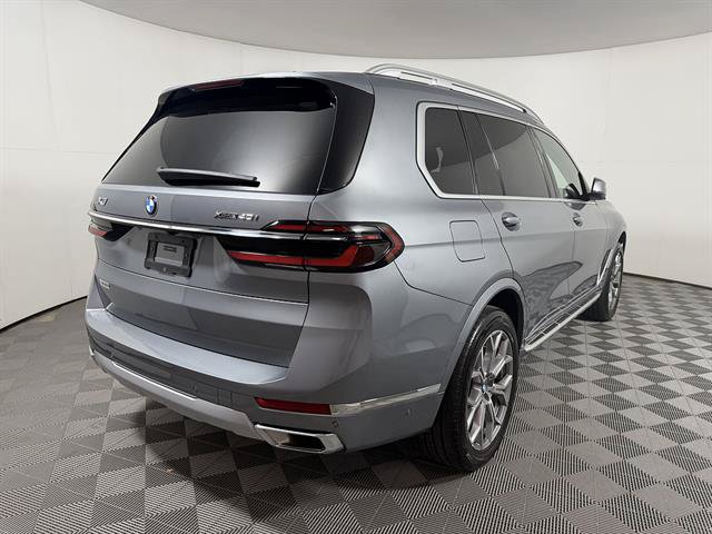 Used 2025 BMW X7 xDrive40i w/ Premium Package AWD/4WD image 5
