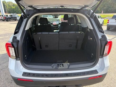 New 2026 Ford Explorer Active RWD image 9