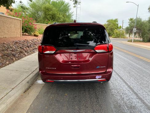 Used 2018 Chrysler Pacifica Limited FWD image 11