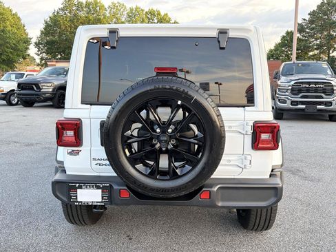 Used 2025 Jeep Wrangler Unlimited Sahara AWD/4WD image 6