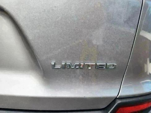 Used 2019 Jeep Cherokee Limited FWD image 28