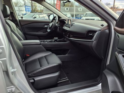Used 2022 Nissan Rogue SV w/ SV Premium Package AWD/4WD image 14