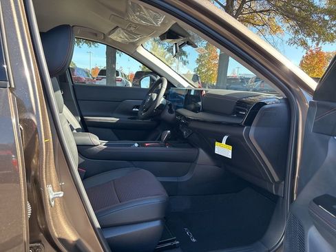 New 2026 Nissan Kicks SR w/ Cold Weather Package image 18
