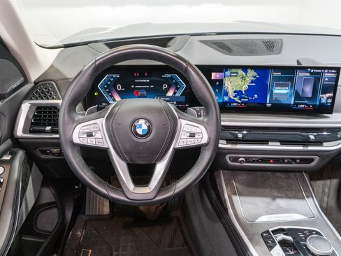 Used 2023 BMW X7 xDrive40i w/ Premium Package AWD/4WD image 11