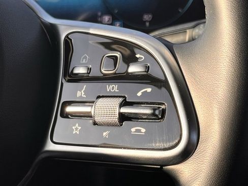 Used 2022 Mercedes-Benz EQB 350 4MATIC image 12