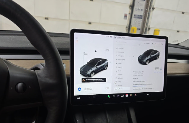 Used 2021 Tesla Model Y Long Range AWD/4WD image 11