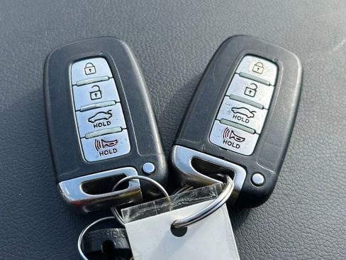 Used 2012 Hyundai Sonata Hybrid w/ Leather Pkg image 18