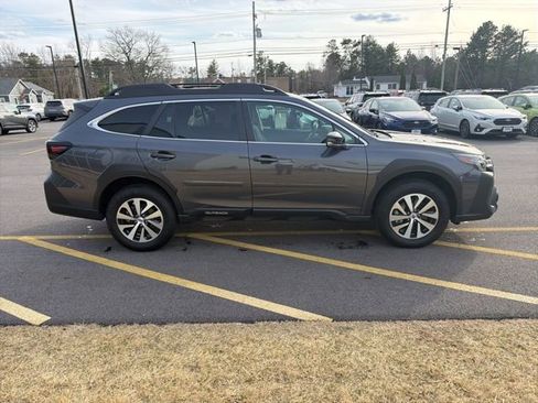 Used 2025 Subaru Outback Premium image 4