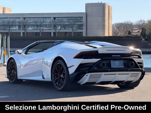 Used 2024 Lamborghini Huracan EVO image 3