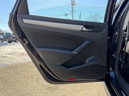 Used 2022 Volkswagen Passat 2.0T SE image 25