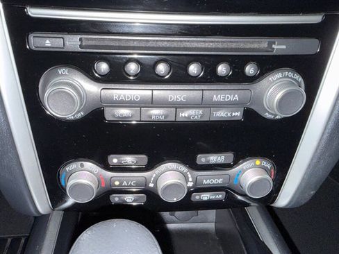 Used 2017 Nissan Pathfinder S image 31