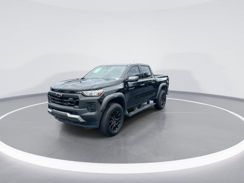 Used 2025 Chevrolet Colorado Trail Boss AWD/4WD image 5