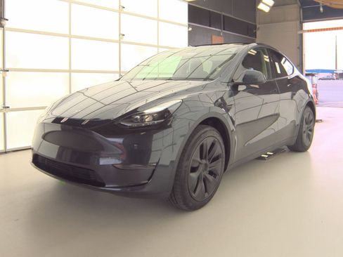 Used 2025 Tesla Model Y Long Range image 1
