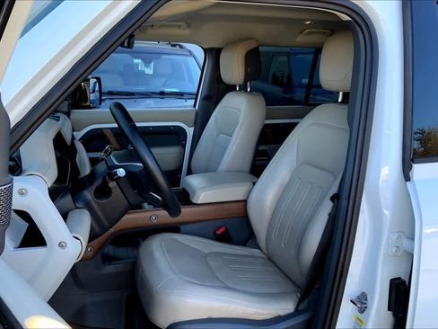 Used 2020 Land Rover Defender 110 SE image 8