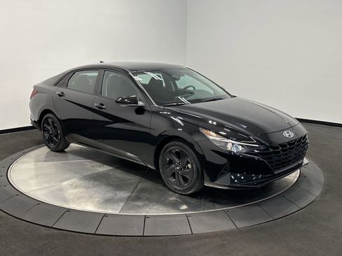 Certified 2023 Hyundai Elantra SEL w/ Cargo Package image 2