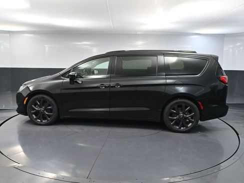 Used 2019 Chrysler Pacifica Touring-L Plus w/ Advanced Safetytec Group FWD image 9