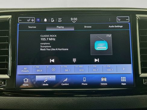 Used 2024 Chrysler Pacifica Touring-L FWD image 17