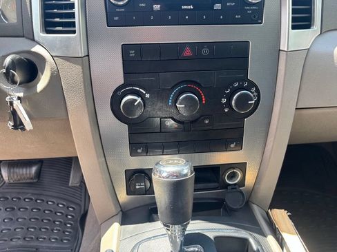 Used 2009 Jeep Grand Cherokee Laredo AWD/4WD image 30