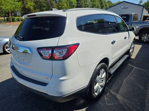 Used 2017 Chevrolet Traverse LT w/ Style and Technology Package image 5