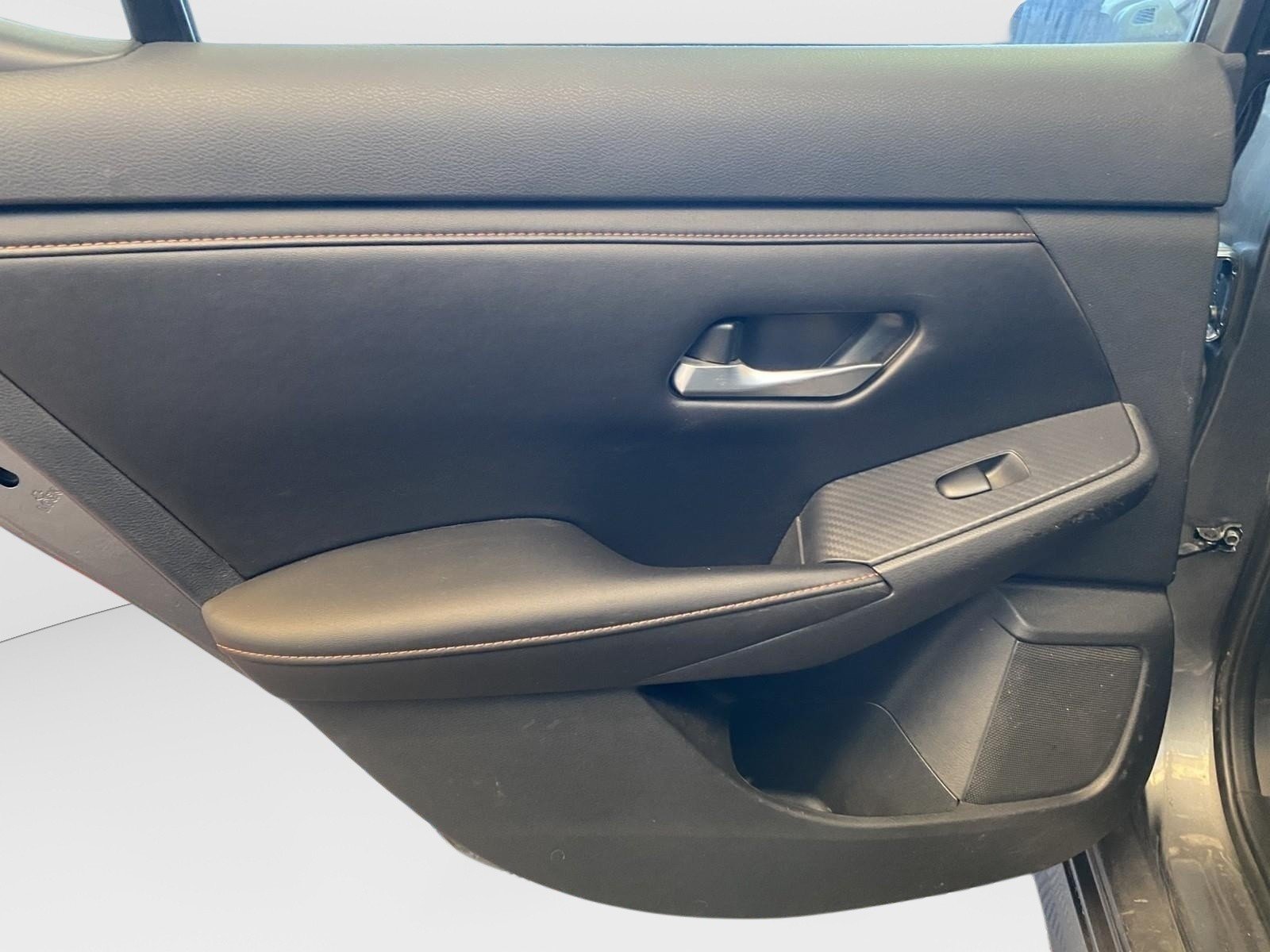 Used 2022 Nissan Sentra SR w/ SR Premium Package FWD image 16