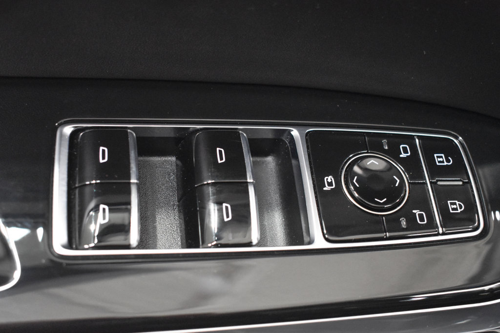 Used 2025 Cadillac Escalade ESV Sport Platinum w/ LPO, Floor Liner Package AWD/4WD image 17