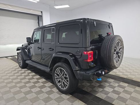 Used 2022 Jeep Wrangler Unlimited Sahara AWD/4WD image 4