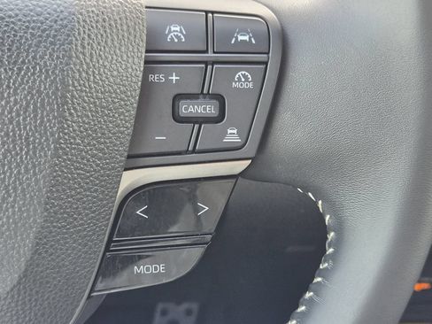 Used 2025 Toyota Camry SE w/ Convenience Package FWD image 22